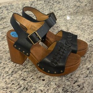 White Mountain Footbed Platform Heel Sandals Size 7.5